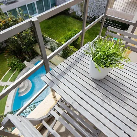 Lapa 3bdr Duplex W/ Balcony By Lovelystay *