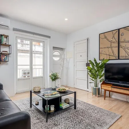 Lapa 3bdr Duplex W/ Balcony By Lovelystay *