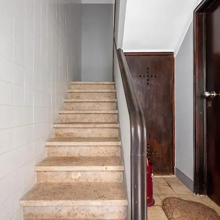 Lapa 3bdr Duplex W/ Balcony By Lovelystay شقة