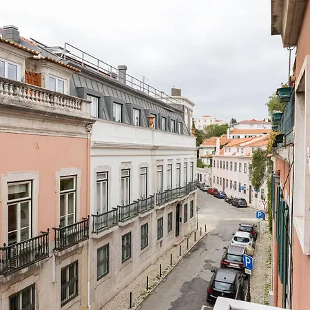 Lapa 3bdr Duplex W/ Balcony By Lovelystay