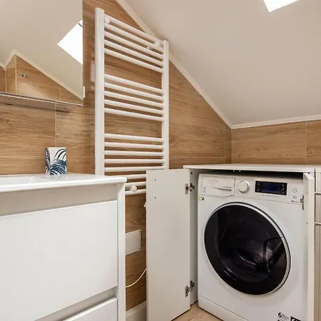 Διαμέρισμα Lapa 3bdr Duplex W/ Balcony By Lovelystay *